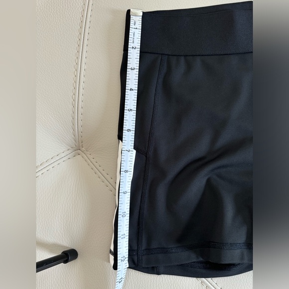 Set of 2 body hugging shorts Nike/Adidas - Picture 11 of 12